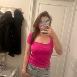 Scoop Neck Short Sleeve Top in Bright Pink
